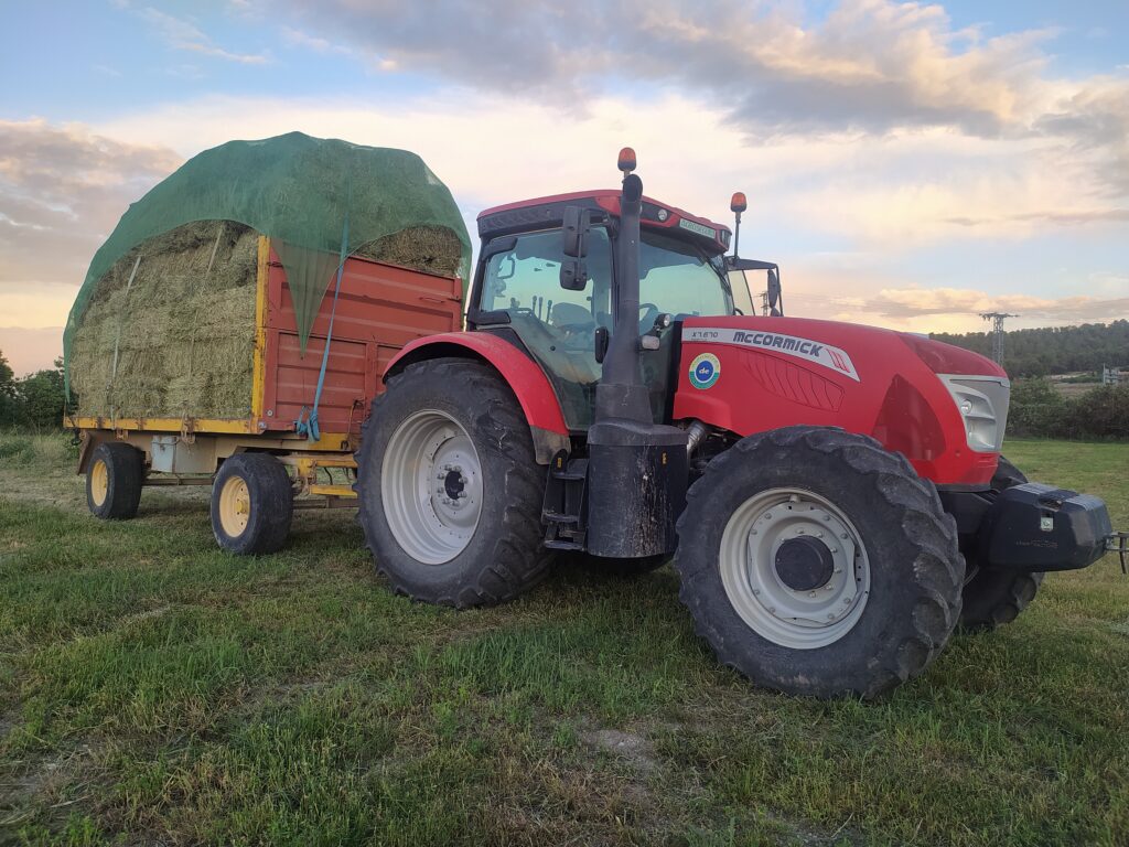 Maquinaria agrícola anunciada: Vendo tractor